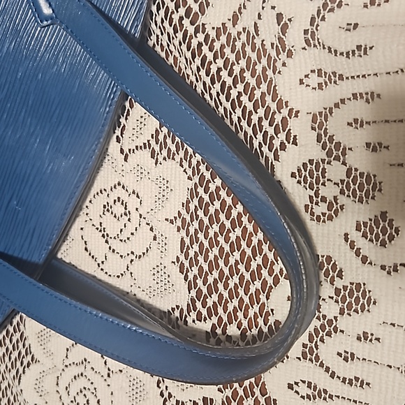 SALE FOR 24 HRS. LOUIS VUITTON EPI, guc - Picture 6 of 17